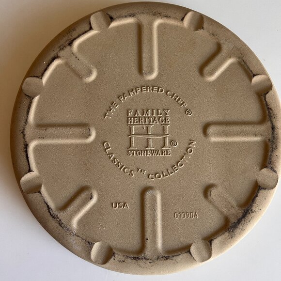 Pampered Chef Family Heritage Collection Stoneware 10 Inch pie pan - Picture 2 of 4